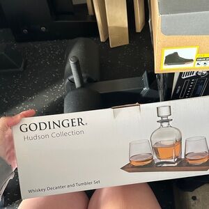 Godinger Hudson Collection Whiskey Decanter and Tumbler Set - Clear and Brown